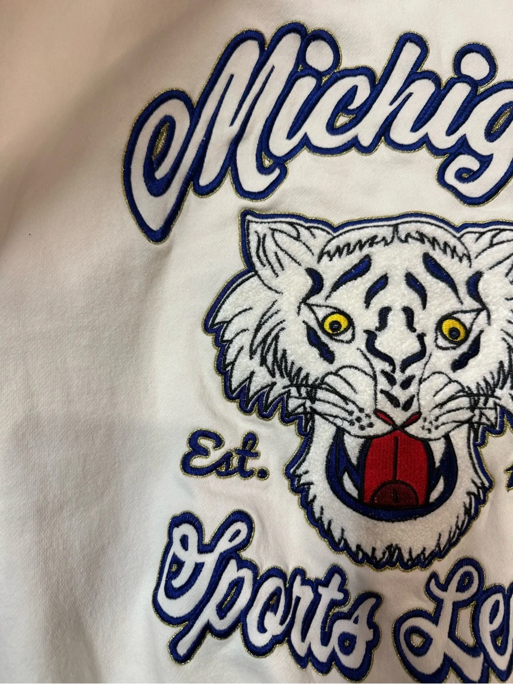 Source Unknown White Crewneck Sweater with Blue & Red Tiger Graphic
